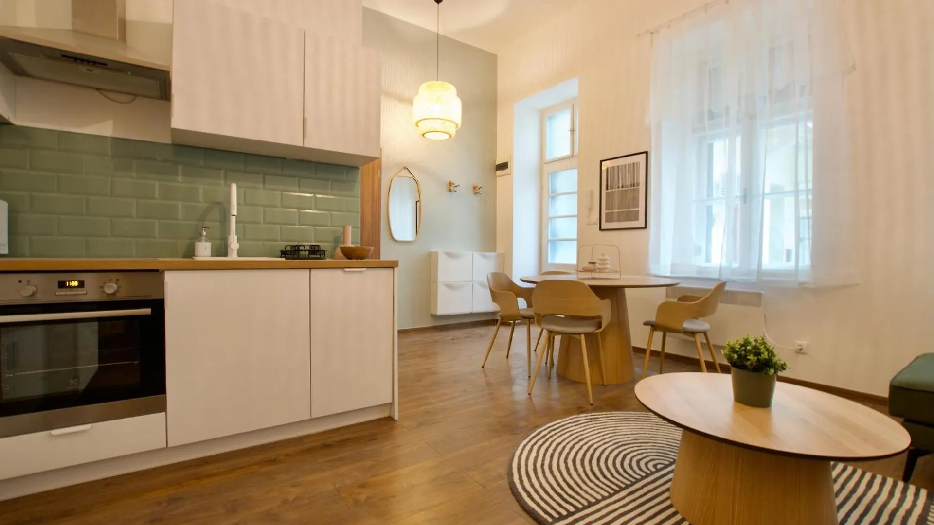 Premium Apartment By Hi5- Voeroesmarty Street Budapest