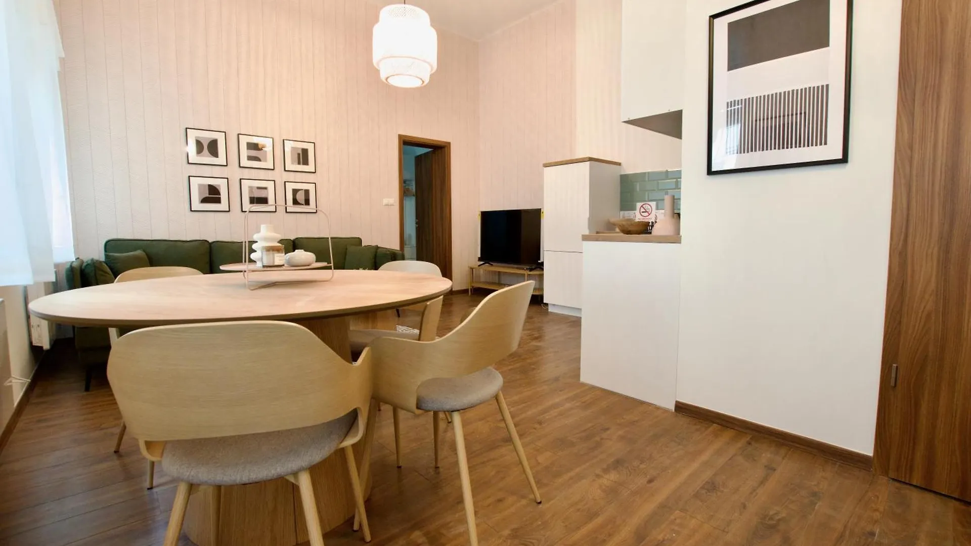 Premium Apartment By Hi5- Voeroesmarty Street Budapest