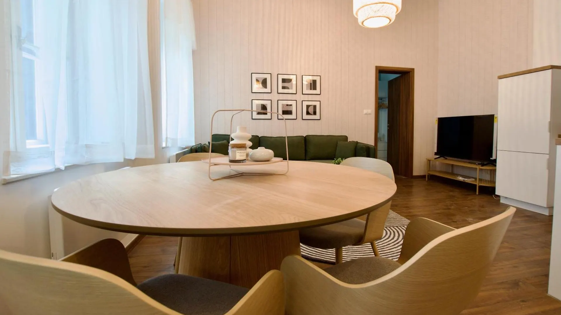 Premium Apartment By Hi5- Voeroesmarty Street Budapest