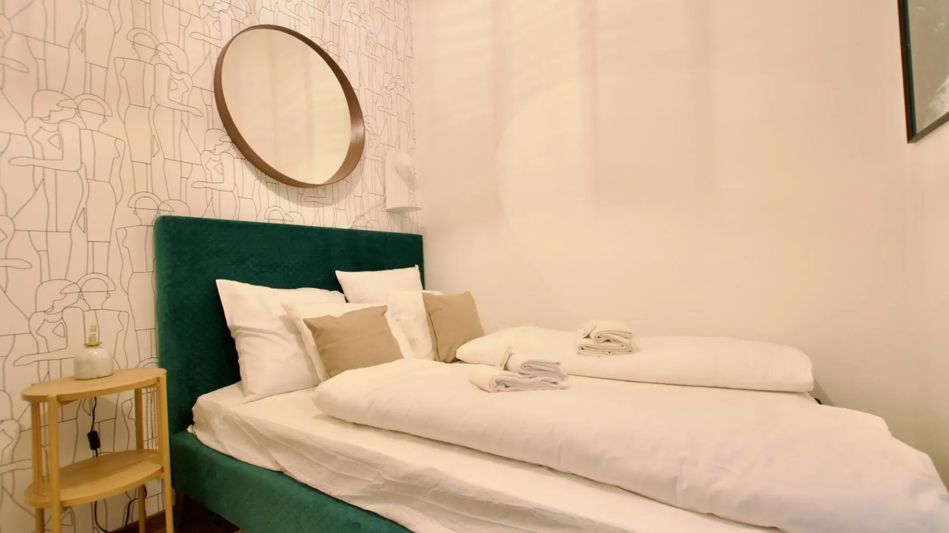 Premium Apartment By Hi5- Voeroesmarty Street Budapest
