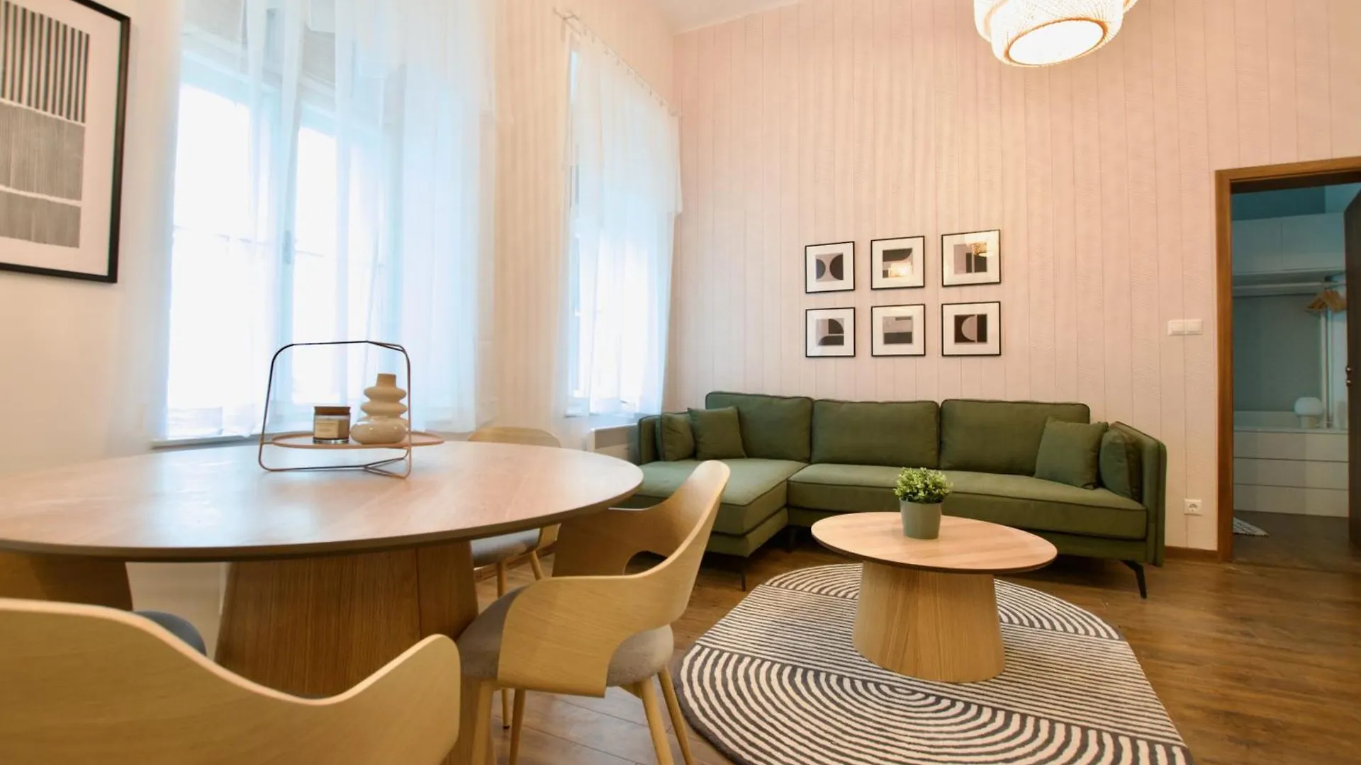 Premium Apartment By Hi5- Voeroesmarty Street Budapest Ungarn