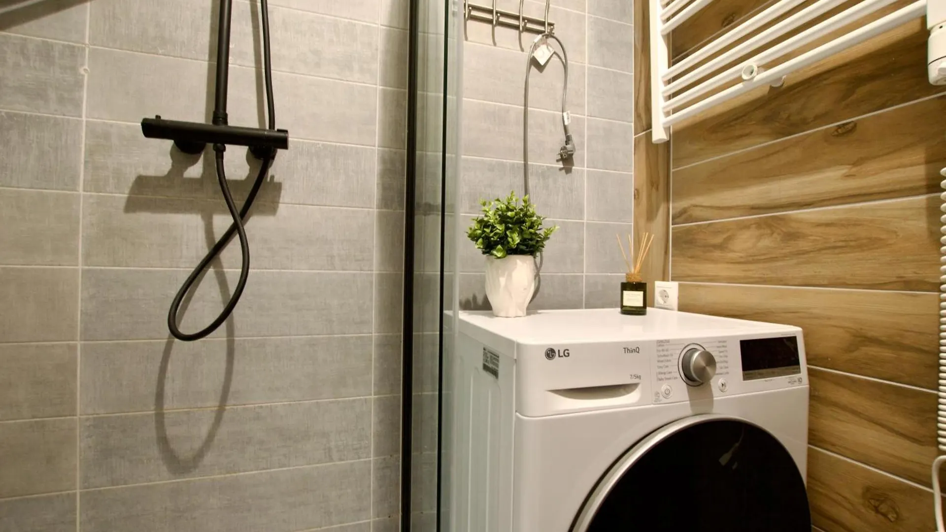 Premium Apartment By Hi5- Voeroesmarty Street Budapest